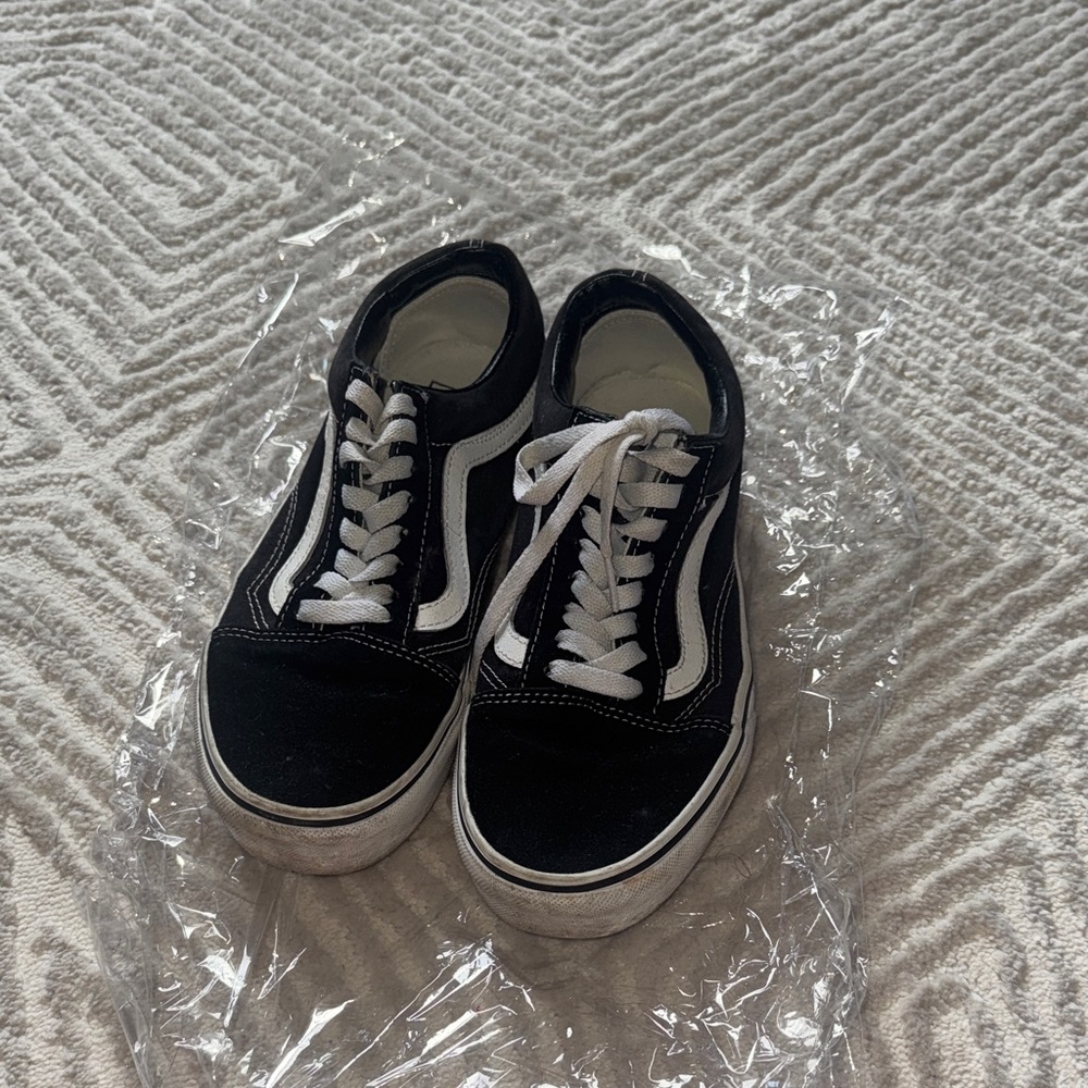 Vans unisex Black and White Sneakers